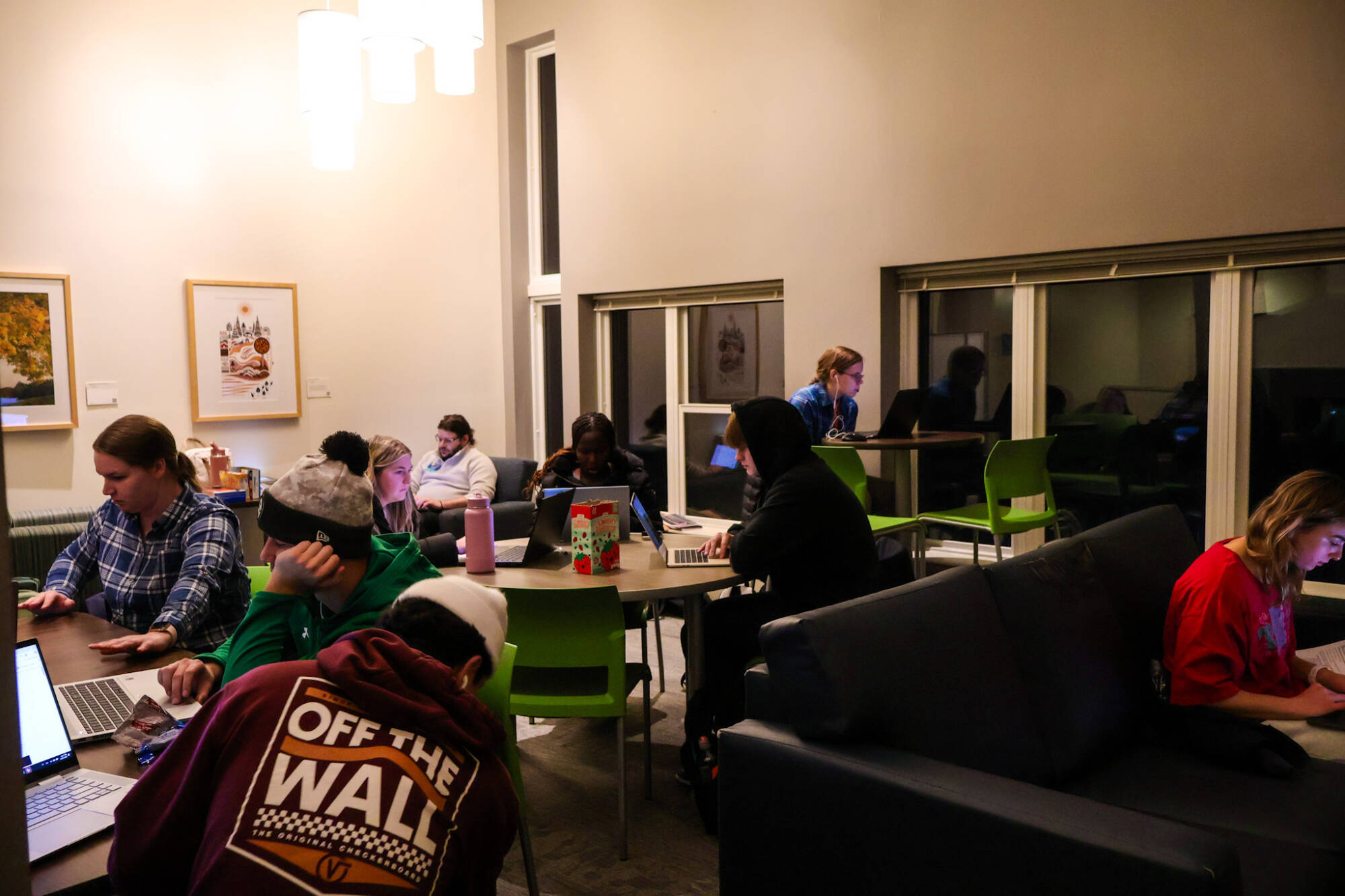 Engineering House tutoring at Holton-hooker LLC. Wide shot of the room shows students, tutors, and advisor Ben Siebert in attendance during the tutoring hours.